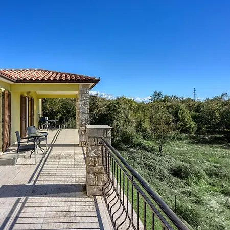 Lumare Aqua - Pool, Jacuzzi & Garden
