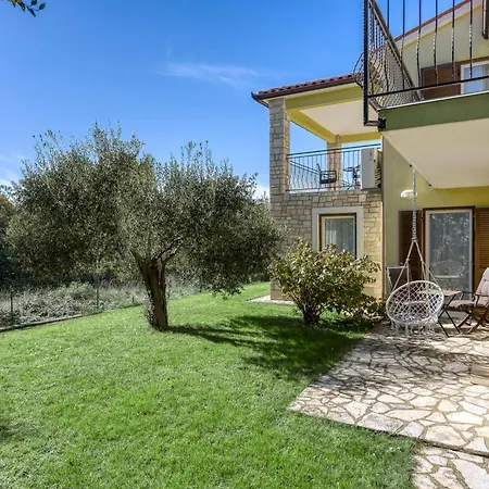 Lumare Aqua - Pool, Jacuzzi & Garden Villa