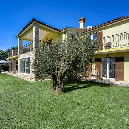 Lumare Aqua - Pool, Jacuzzi & Garden Villa *