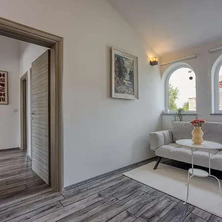 Villa Kontesici 14 *