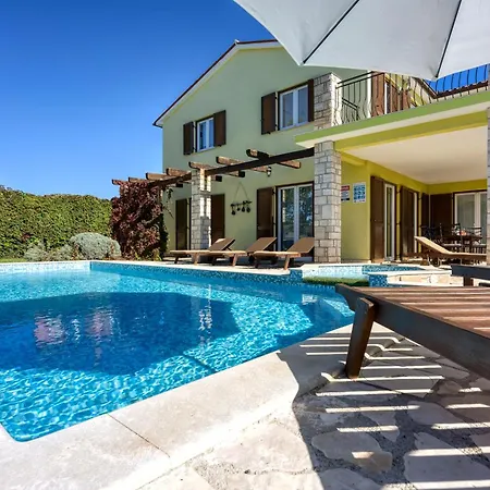 فيلة Lumare Aqua - Pool, Jacuzzi & Garden