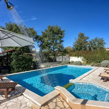 Lumare Aqua - Pool, Jacuzzi & Garden *