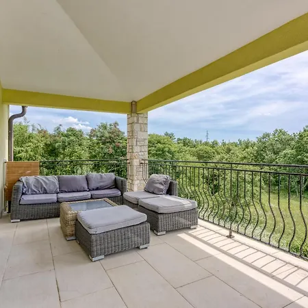 Lumare Aqua - Pool, Jacuzzi & Garden *