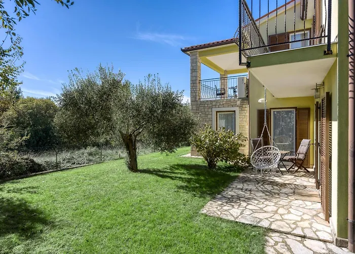 Lumare Aqua - Pool, Jacuzzi & Garden וילה