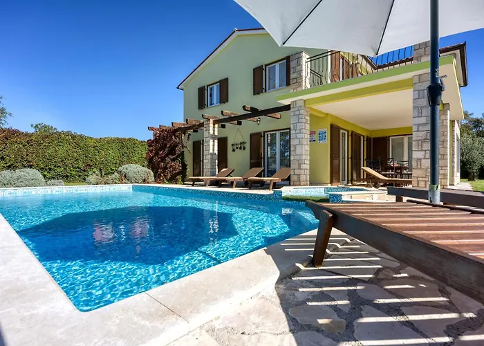 וילה Lumare Aqua - Pool, Jacuzzi & Garden