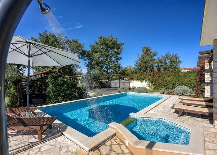 Lumare Aqua - Pool, Jacuzzi & Garden *